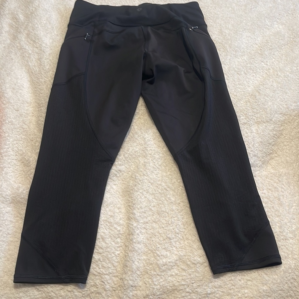 Athleta mesh contender capri - Picture 3 of 4